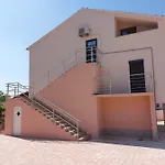 Ana *